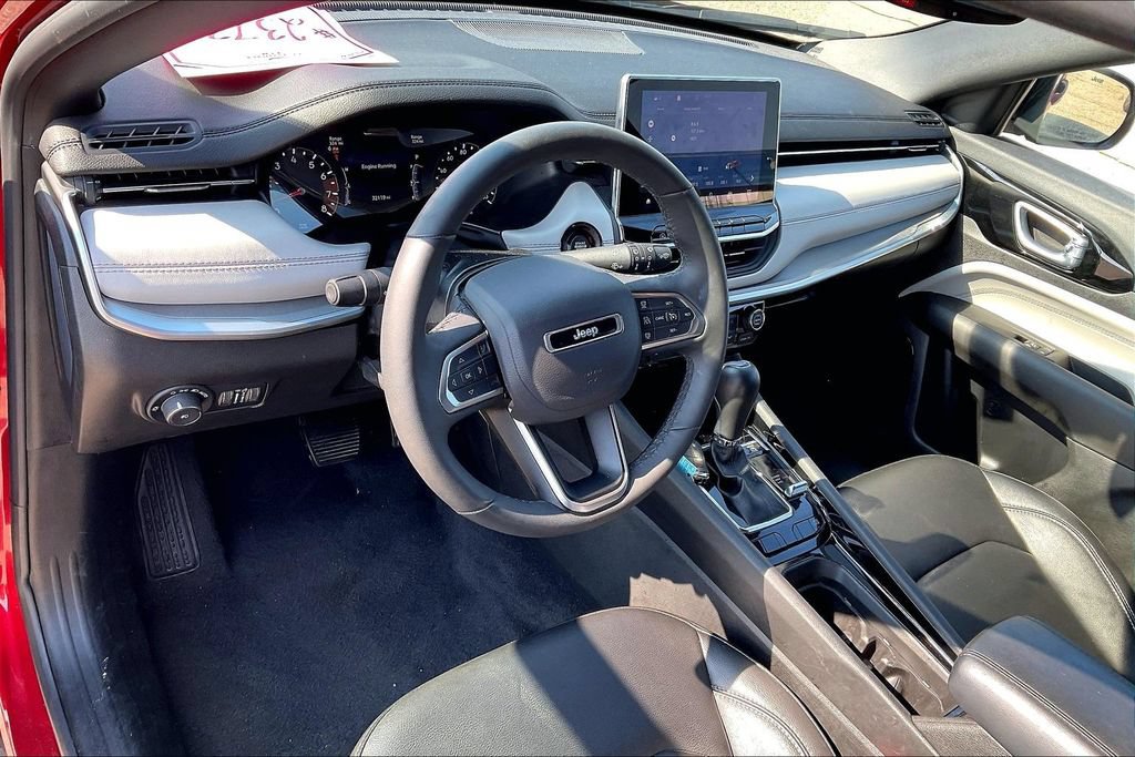 Used 2025 Jeep Compass Limited AWD/4WD image 7