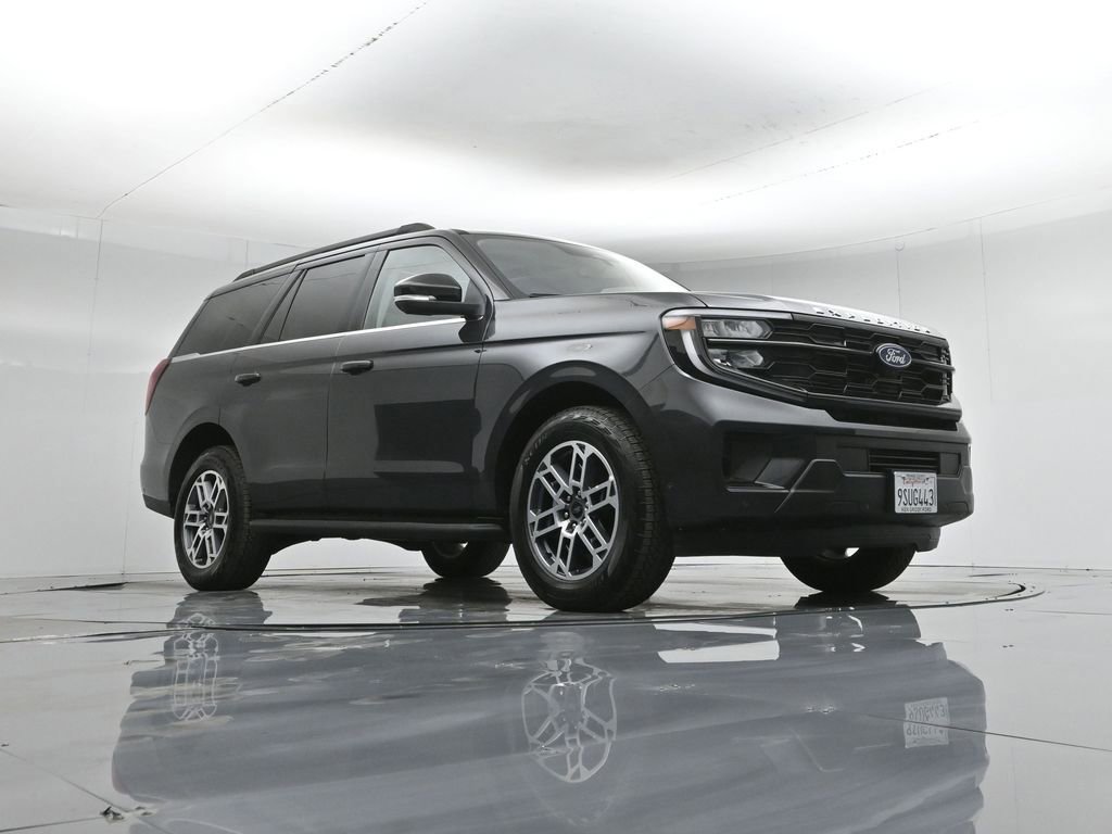 Certified 2025 Ford Expedition Active image 5