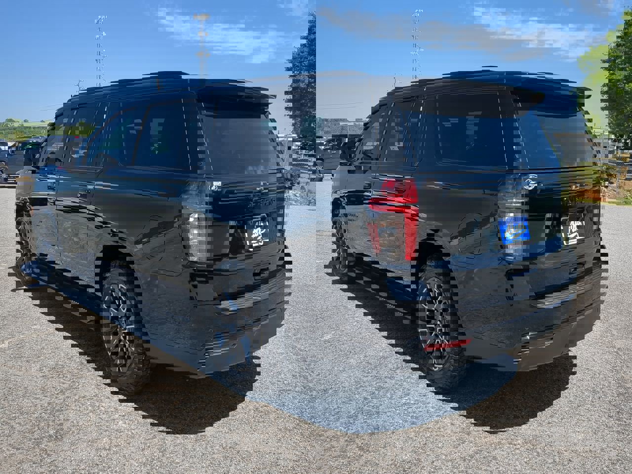 Used 2024 Chevrolet Suburban Z71 w/ Z71 Off-Road Package image 2