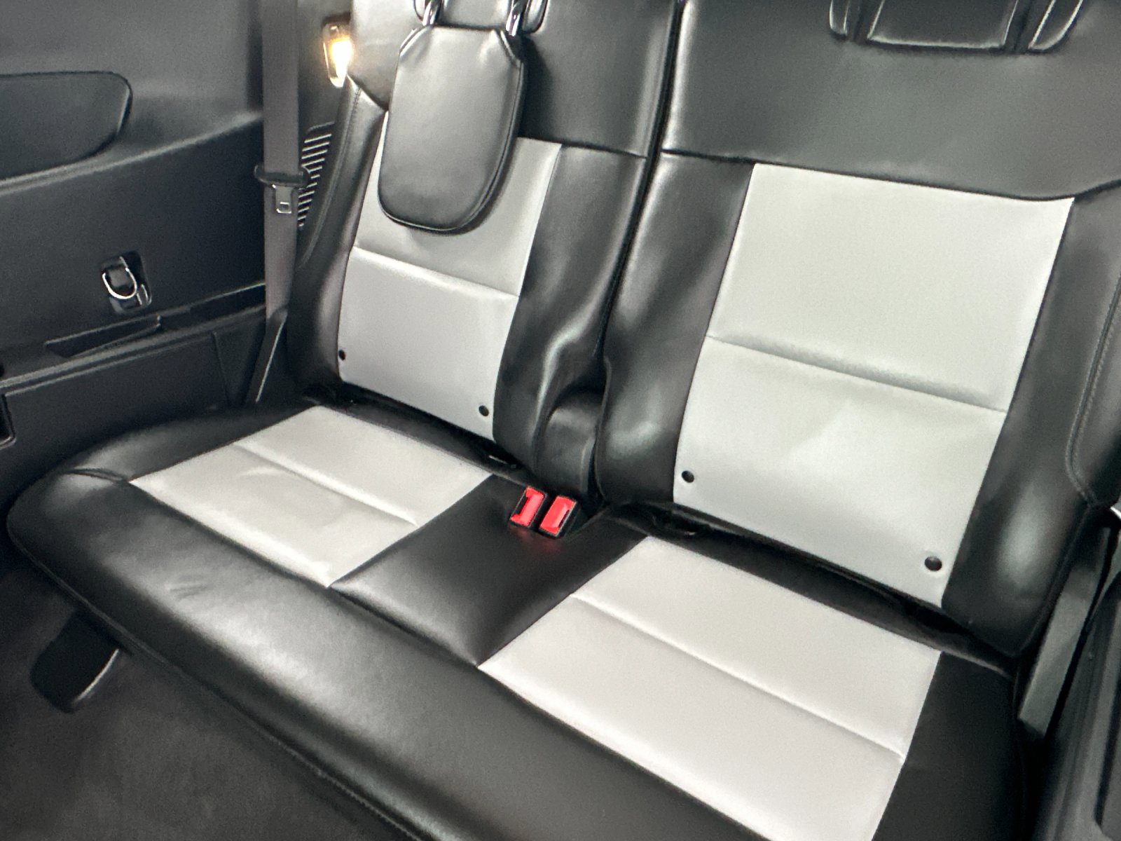 Certified 2022 Ford Explorer XLT w/ Equipment Group 202A image 16