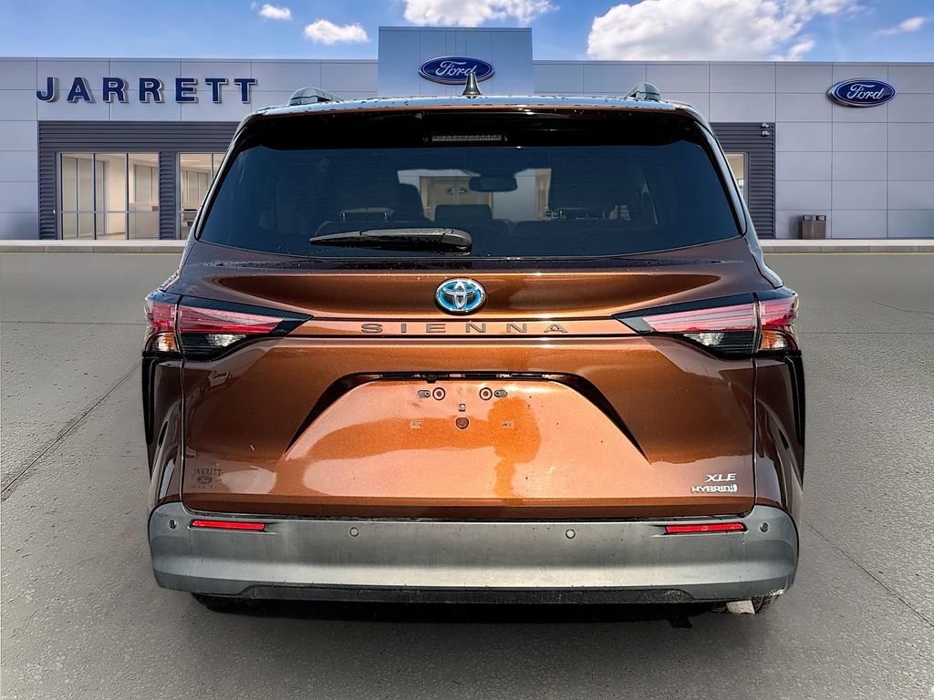 Used 2022 Toyota Sienna XLE w/ XLE Plus Package FWD image 6