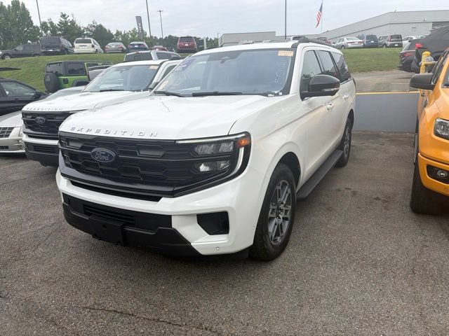 Certified 2025 Ford Expedition Active AWD/4WD image 11