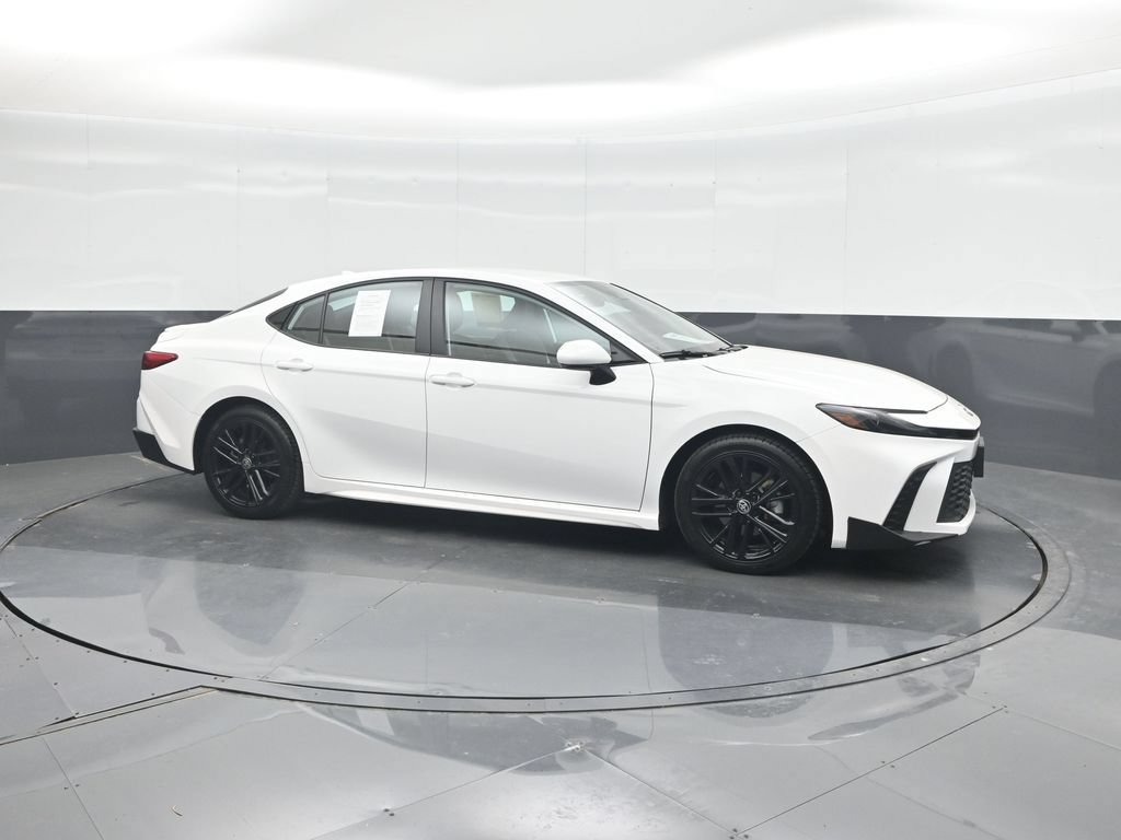 Used 2025 Toyota Camry SE FWD image 11