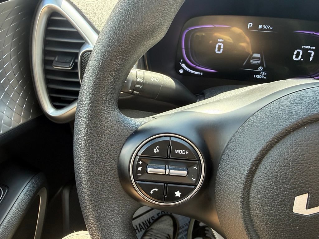 Used 2025 Kia Soul LX w/ LX Technology Package FWD image 20