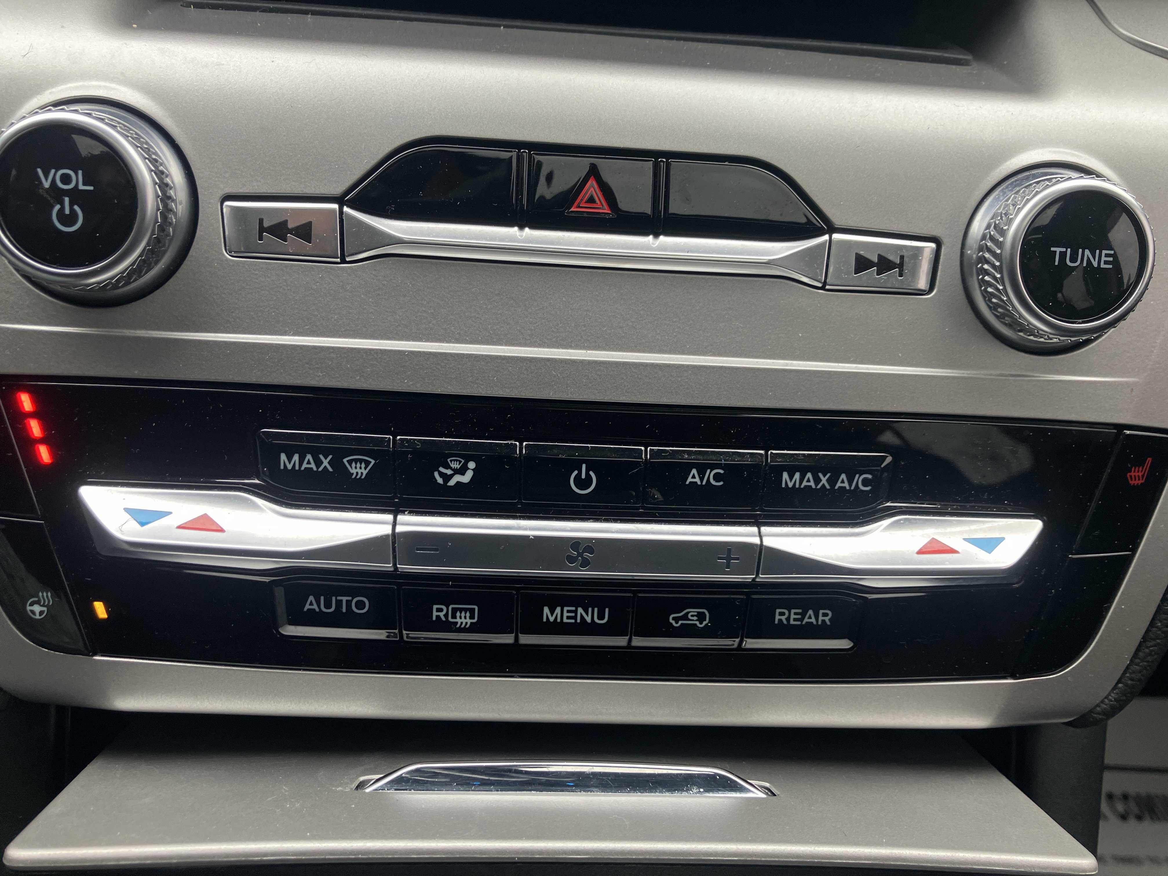 Certified 2022 Ford Explorer XLT w/ Equipment Group 202A image 29