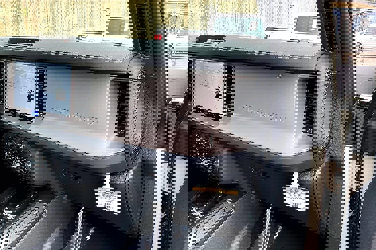 Certified 2025 Ford Bronco Outer Banks w/ Black Appearance Package image 20