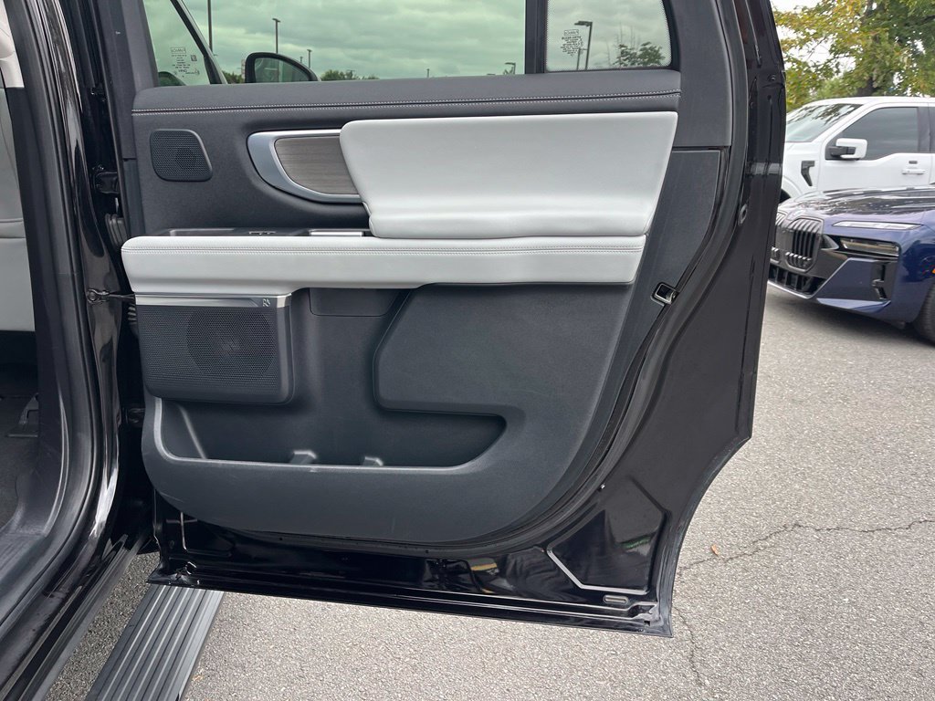 Certified 2025 Ford Expedition Max Platinum w/ Driver's Package AWD/4WD image 21