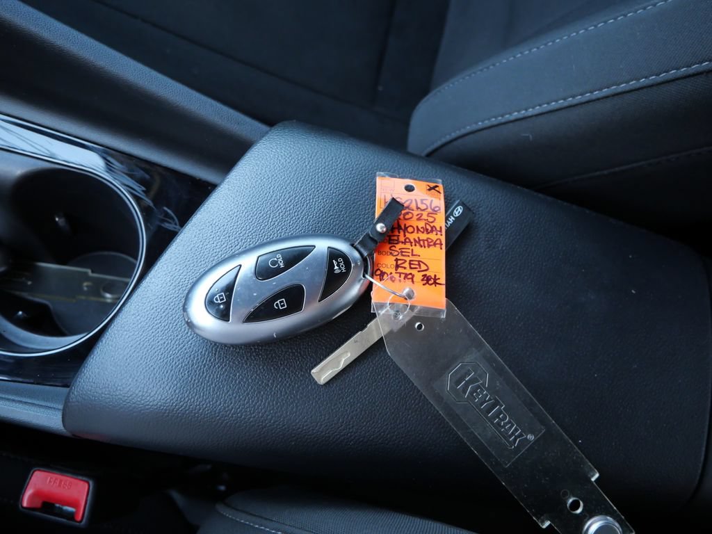 Used 2025 Hyundai Elantra SEL FWD image 29