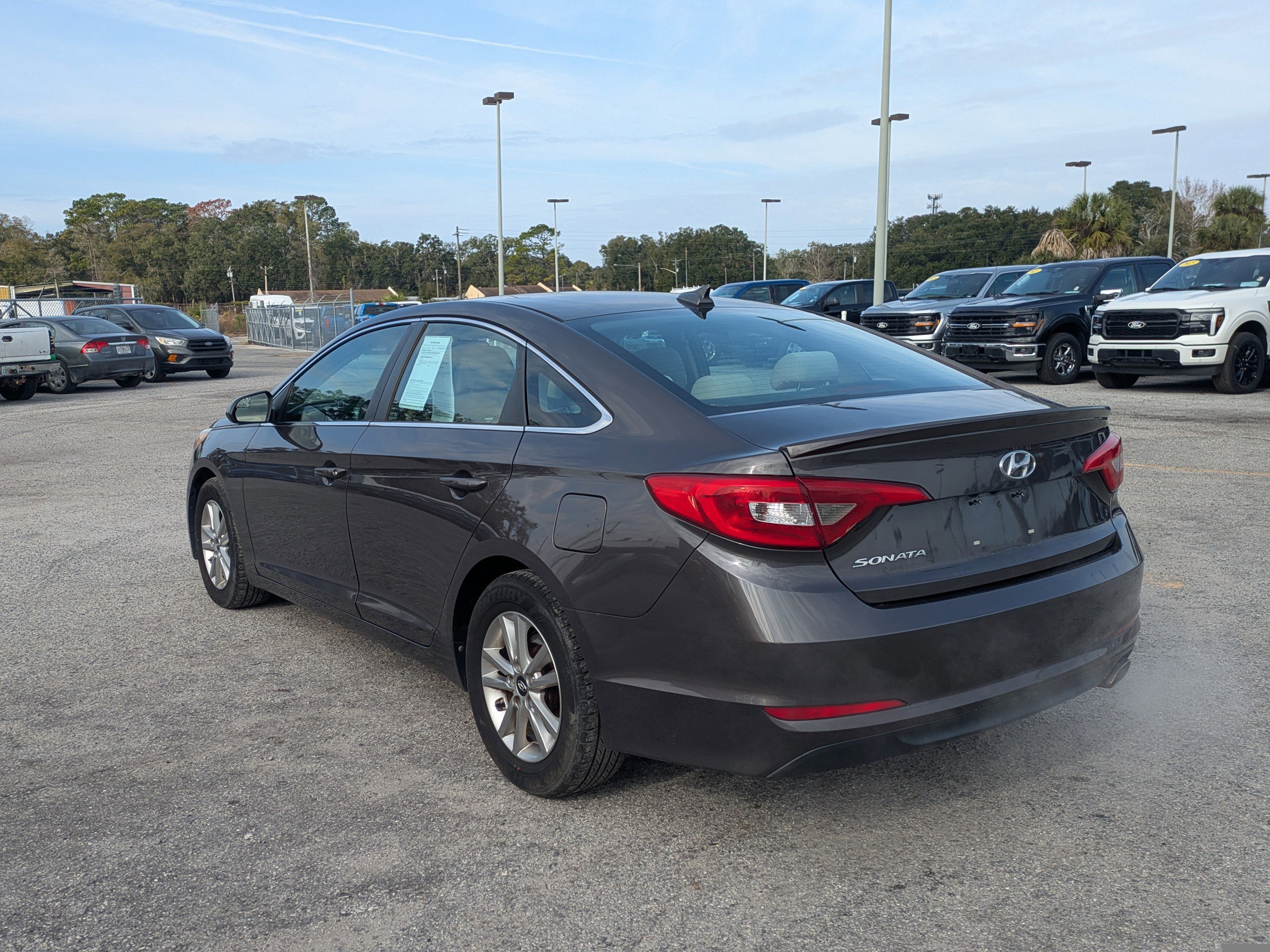 Used 2017 Hyundai Sonata SE image 3