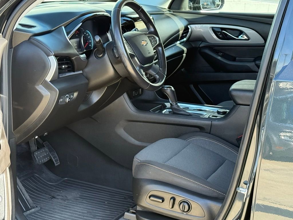 Used 2020 Chevrolet Traverse LT image 6
