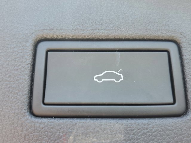 Used 2022 Volkswagen Tiguan SE R-Line image 14