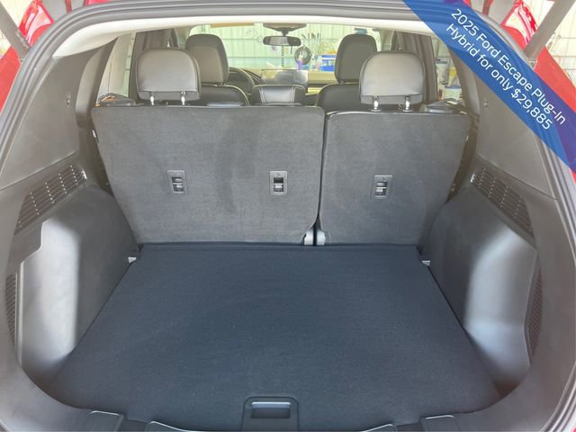 Certified 2025 Ford Escape SE image 12