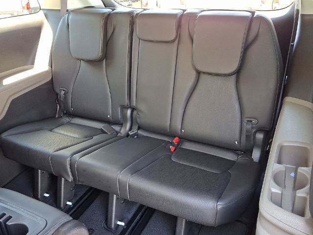 Used 2025 Kia Carnival FWD image 10