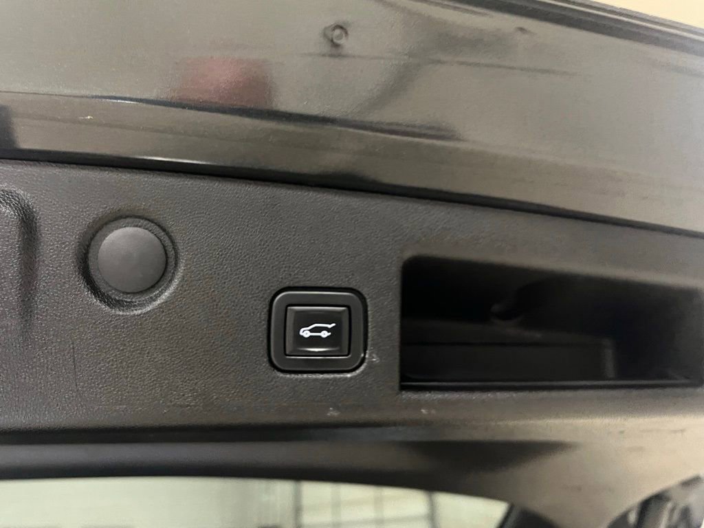 Used 2021 Chevrolet Equinox LT w/ Driver Convenience Package image 39