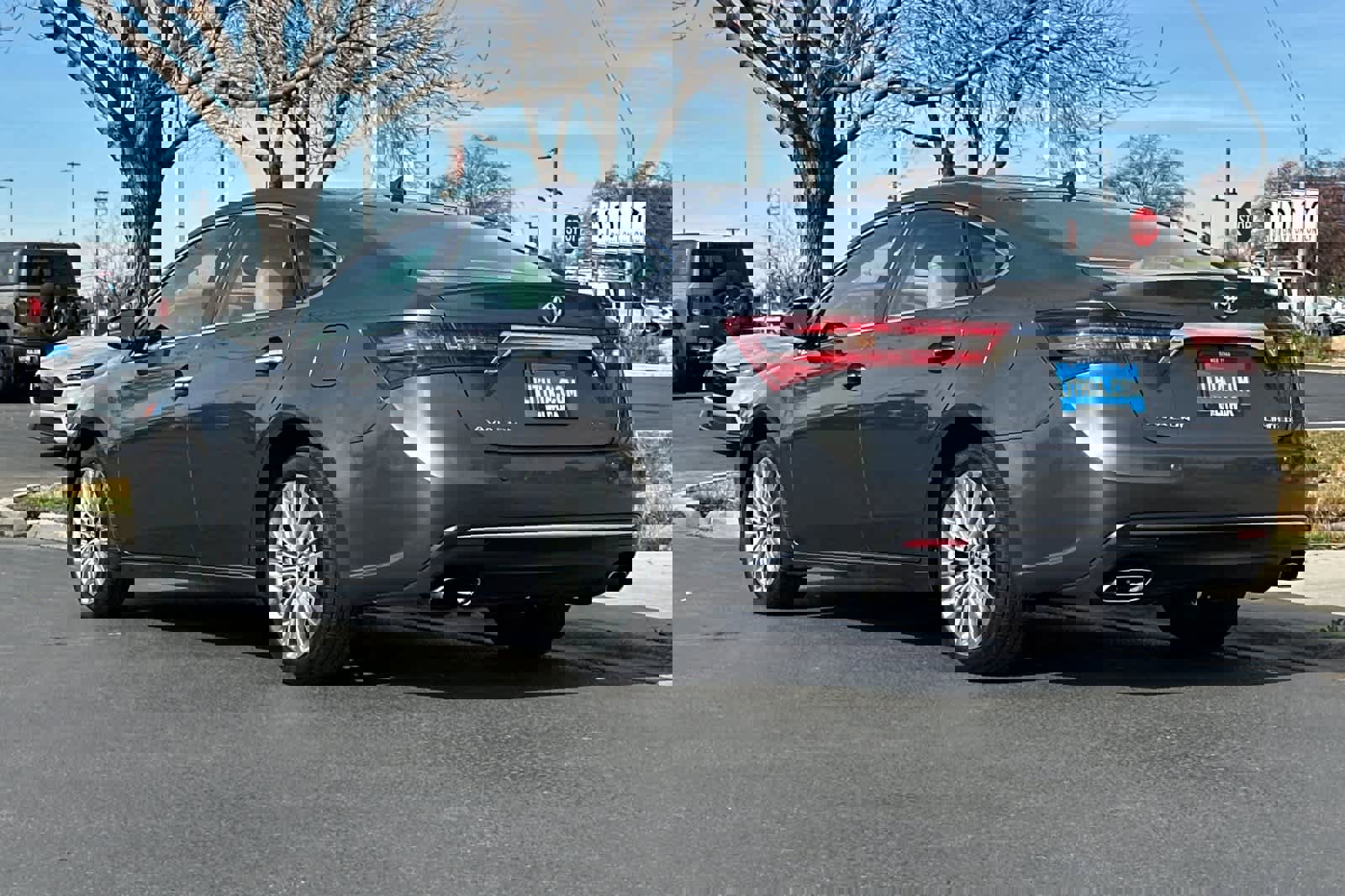 Used 2017 Toyota Avalon Limited w/ All Weather Liner Package image 6