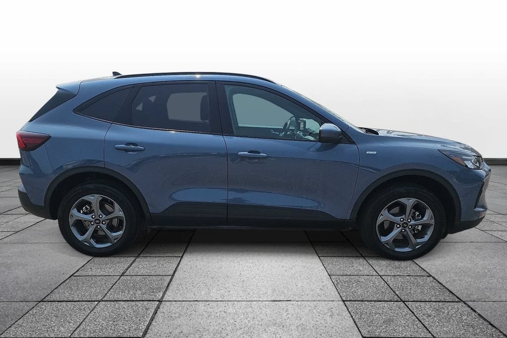 Certified 2025 Ford Escape ST-Line Select AWD/4WD image 4