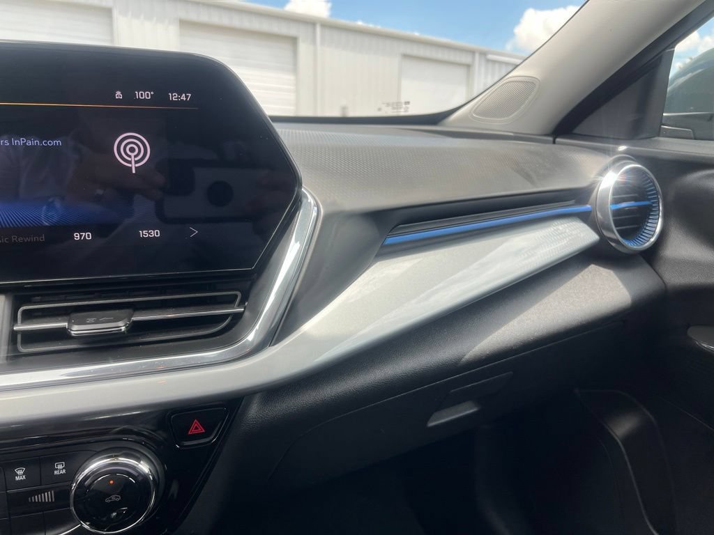 Used 2025 Chevrolet Trax LT FWD image 12