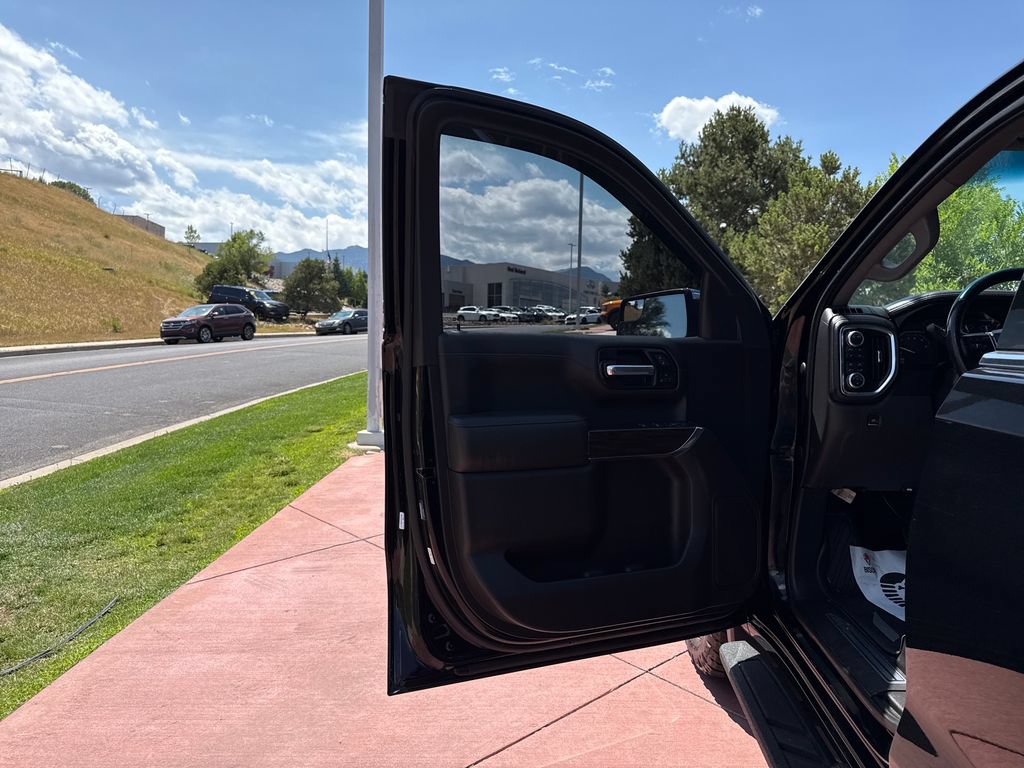 Used 2021 GMC Sierra 1500 SLT w/ SLT Premium Package AWD/4WD image 9