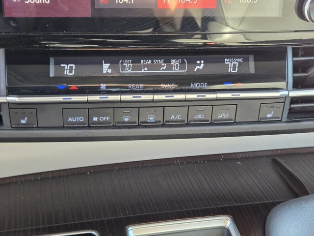 Used 2022 Toyota Sienna XLE image 17