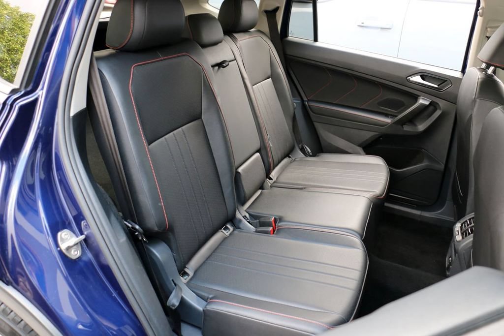 Used 2024 Volkswagen Tiguan SE AWD/4WD image 29