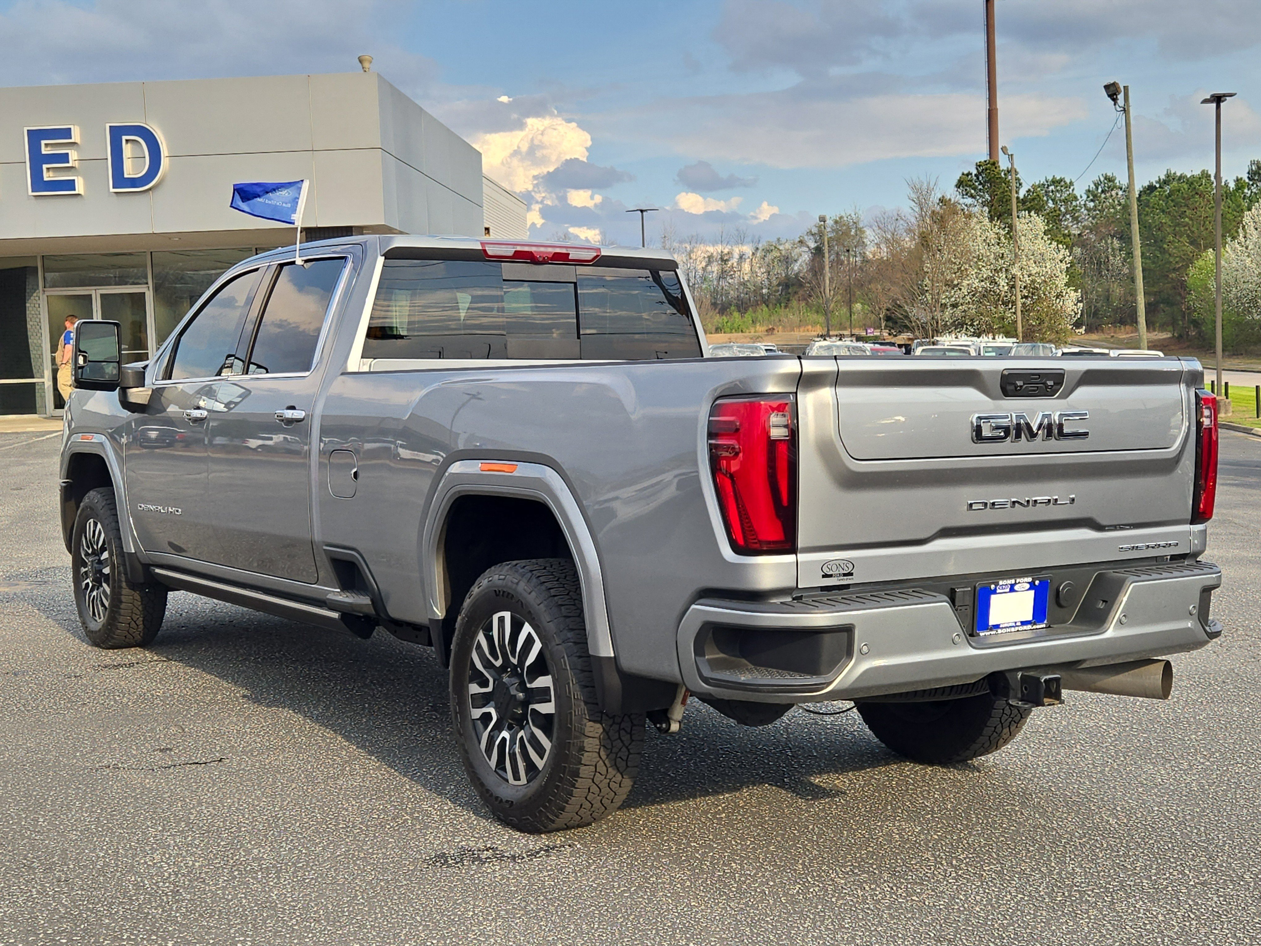 Used 2026 GMC Sierra 3500 Denali Ultimate image 6