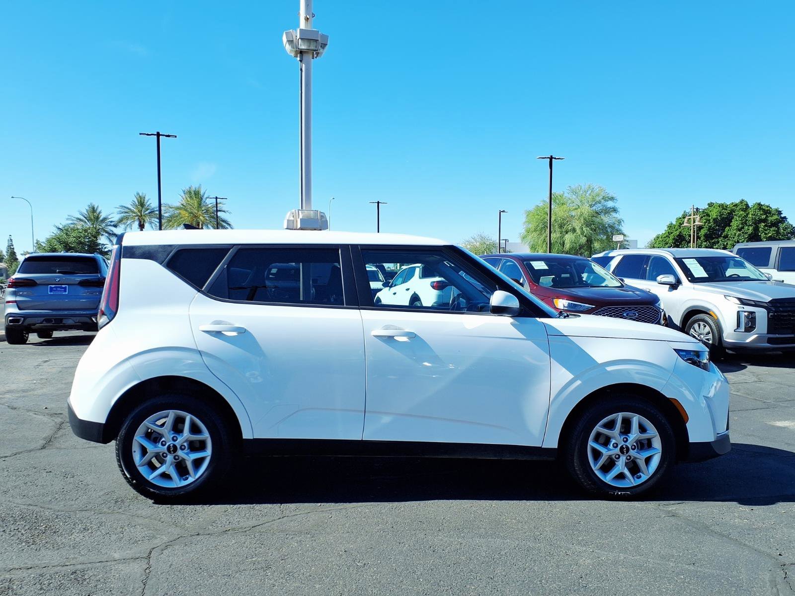 Used 2025 Kia Soul LX FWD image 7