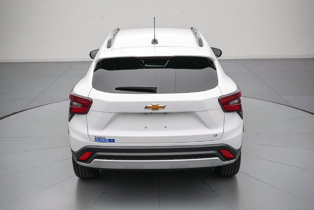 Used 2025 Chevrolet Trax LT w/ LT Convenience Package FWD image 5