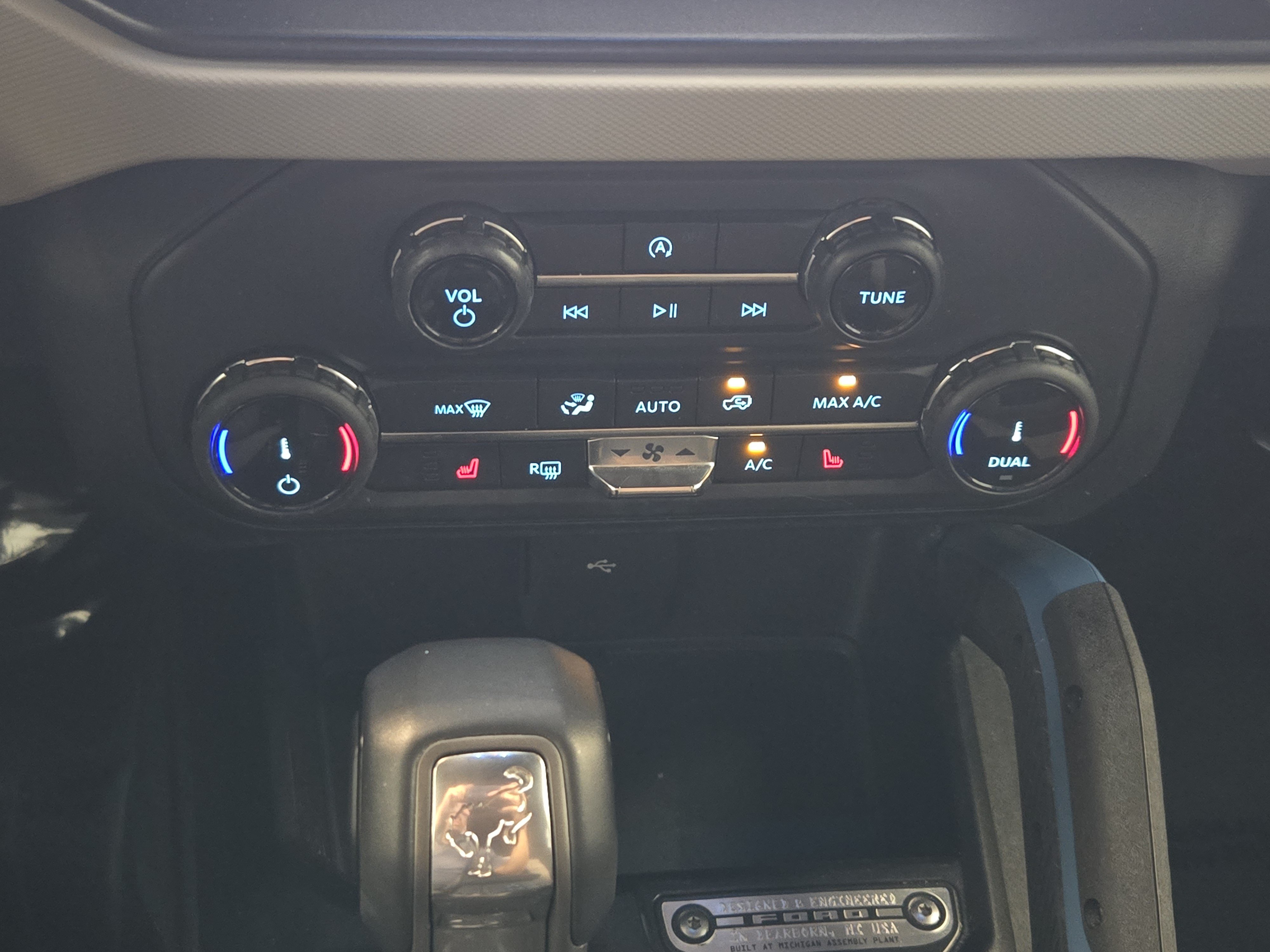 Certified 2022 Ford Bronco Wildtrak AWD/4WD image 18