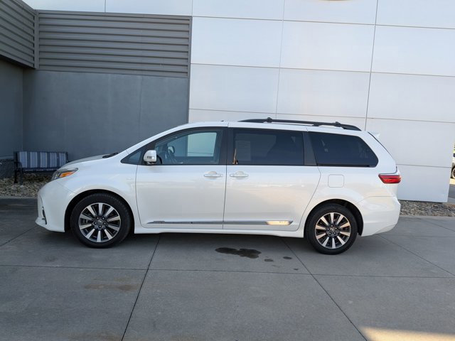Used 2020 Toyota Sienna Limited Premium image 3