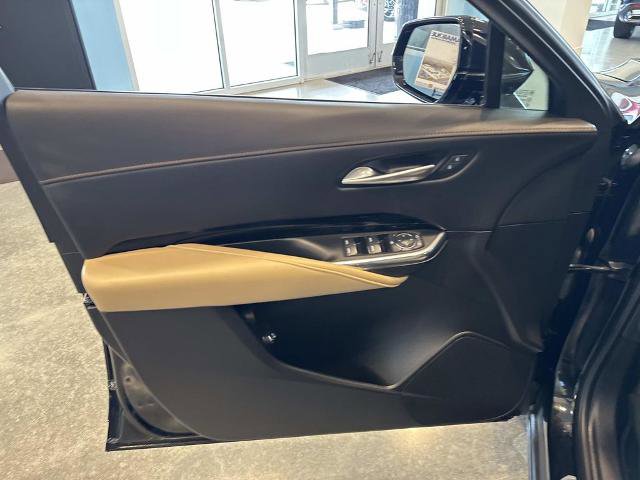 Used 2024 Cadillac XT4 Luxury w/ Cold Weather Package FWD image 23