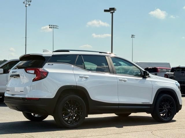 Used 2024 GMC Terrain SLE w/ Driver Convenience Package AWD/4WD image 34