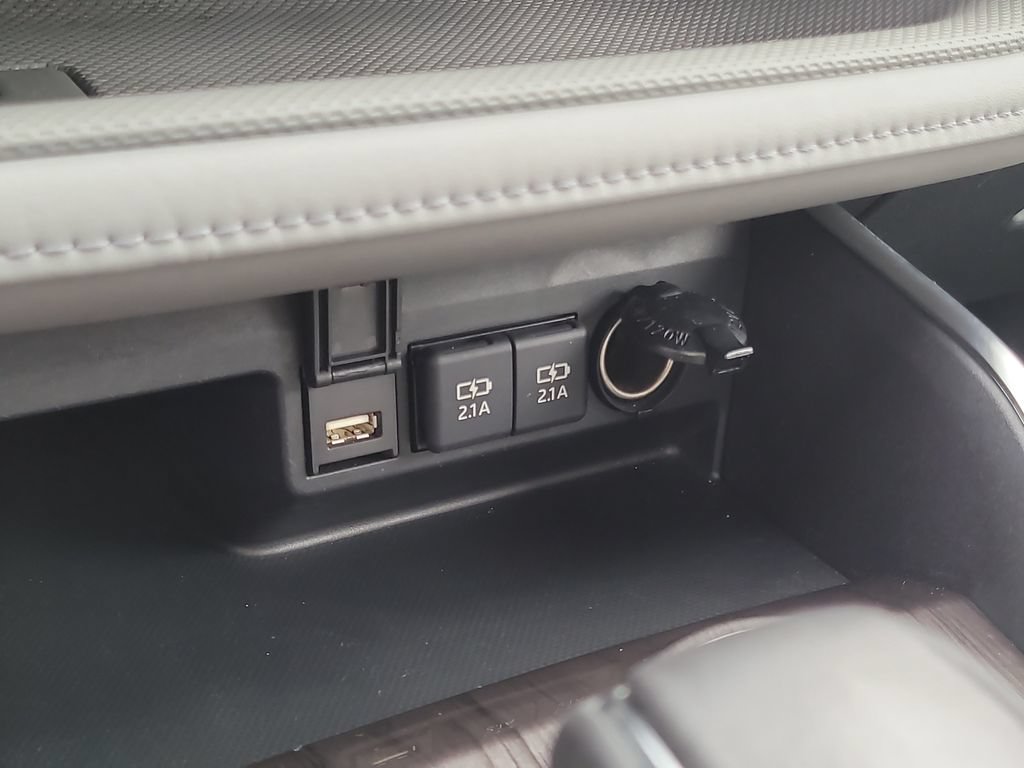 Used 2020 Toyota Highlander Limited FWD image 28