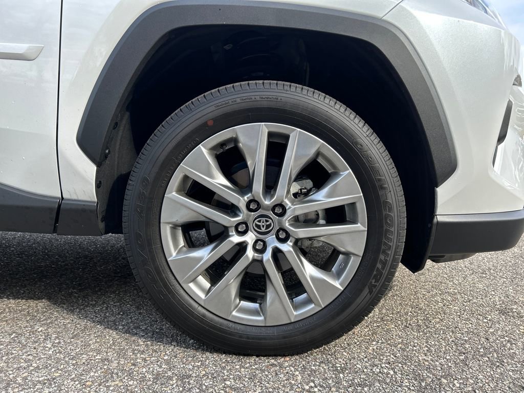 Used 2025 Toyota RAV4 XLE Premium image 7