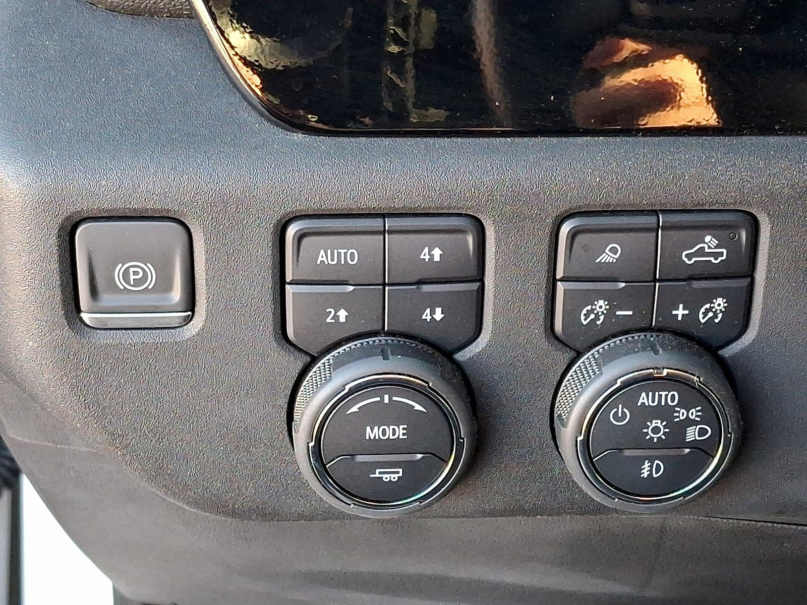 Used 2023 Chevrolet Silverado 1500 LTZ w/ Z71 Off-Road Package image 24