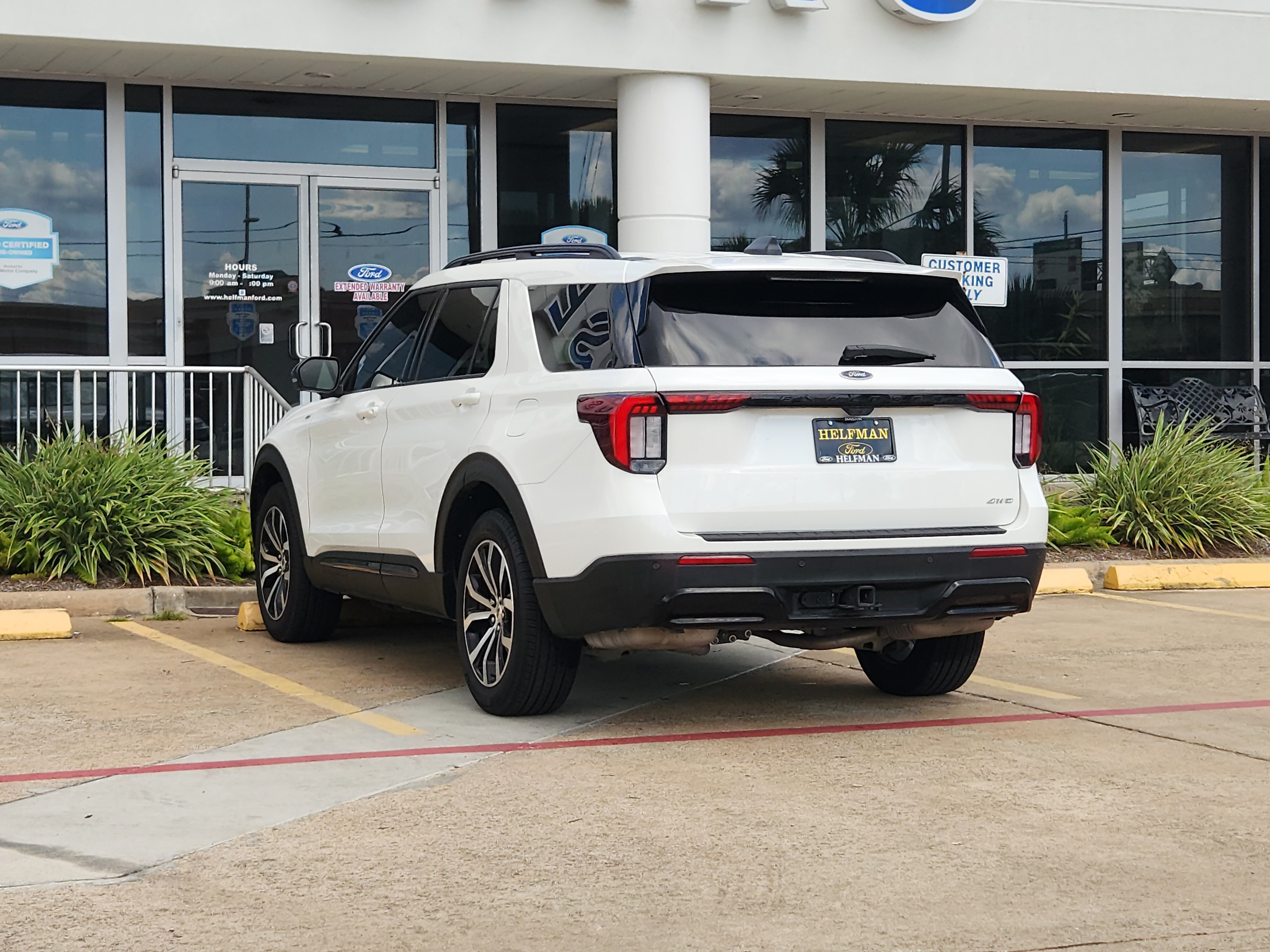 Certified 2025 Ford Explorer ST-Line AWD/4WD image 4