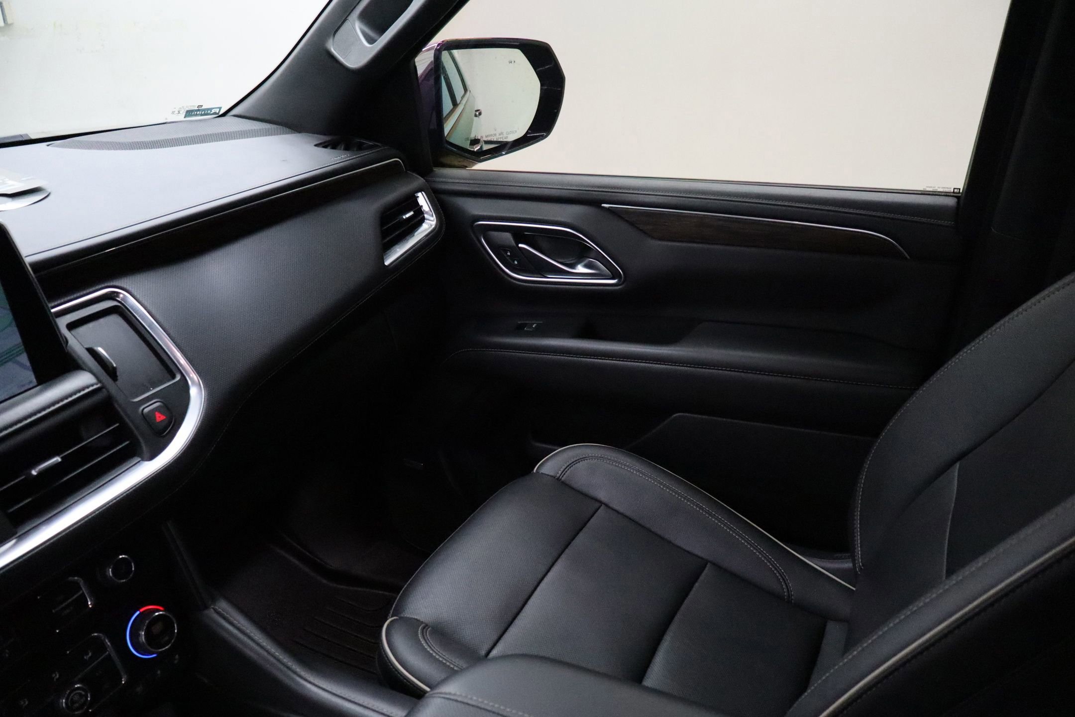 Used 2022 Chevrolet Suburban Premier image 29