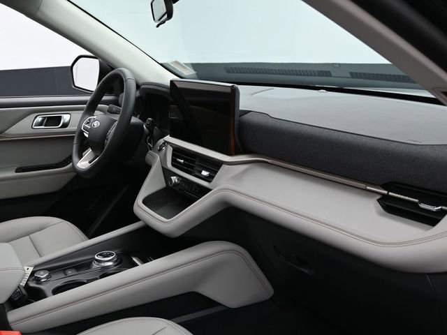 Certified 2025 Ford Explorer Active w/ Active Comfort Package image 30