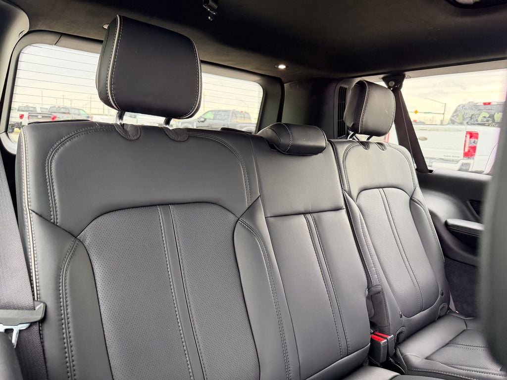 Used 2025 Jeep Grand Wagoneer L Series II Obsidian w/ Quick Order Packagew 28T AWD/4WD image 24