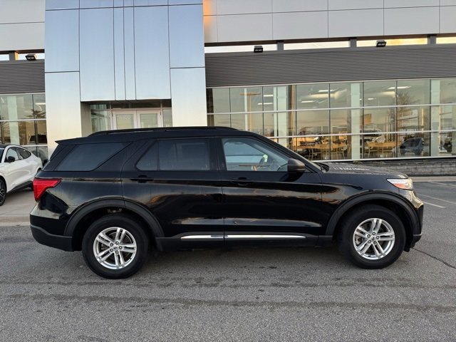Certified 2022 Ford Explorer XLT w/ Equipment Group 202A image 4