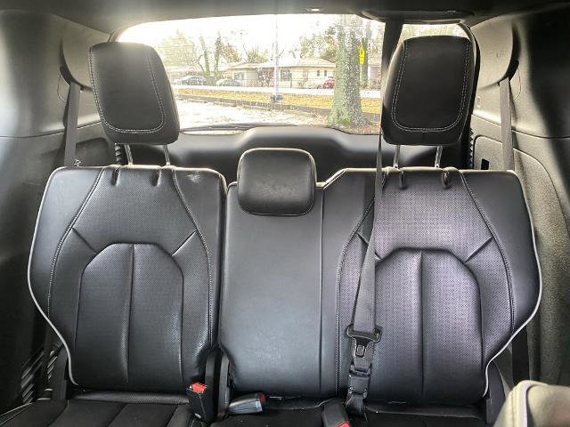 Used 2025 Chrysler Pacifica Limited image 33