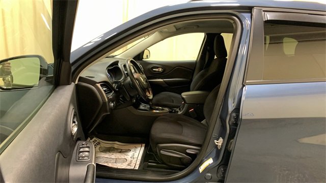 Used 2020 Jeep Cherokee Latitude w/ Cold Weather Group image 25