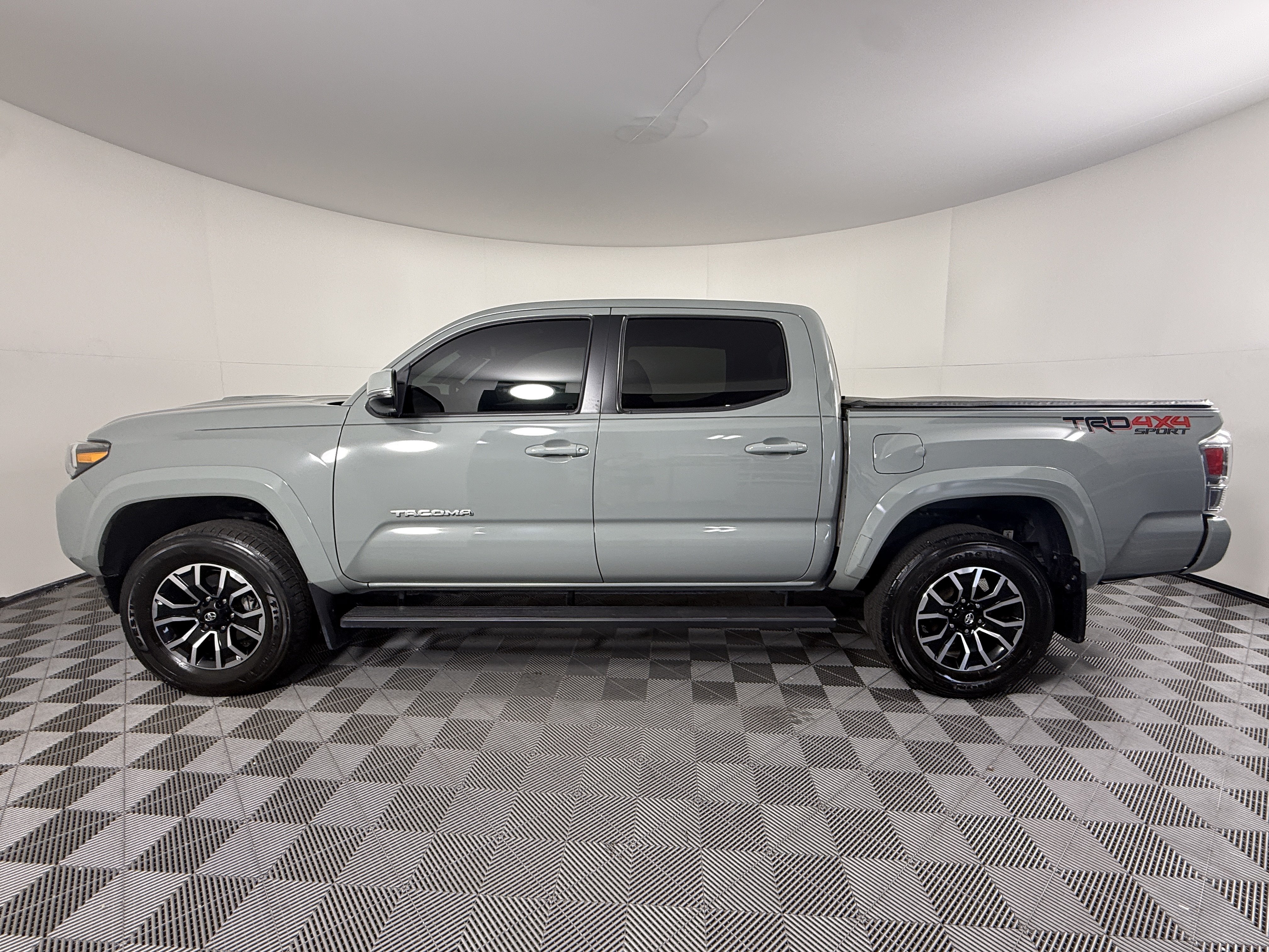 Used 2022 Toyota Tacoma TRD Sport AWD/4WD image 6