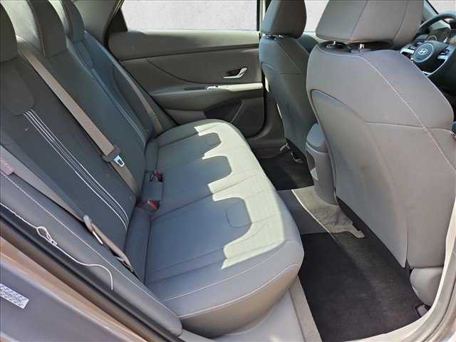 Used 2024 Hyundai Elantra SEL FWD image 19