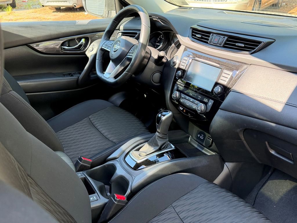 Used 2018 Nissan Rogue SV w/ Premium Package AWD/4WD image 11