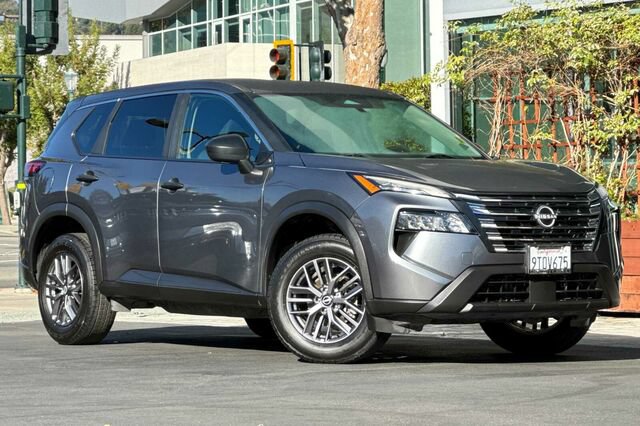 Used 2024 Nissan Rogue S AWD/4WD image 2