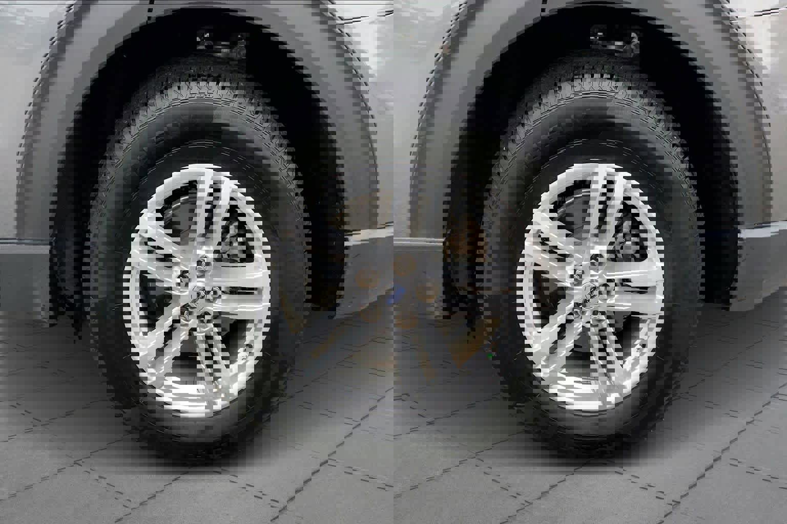 Certified 2022 Ford Explorer XLT w/ Equipment Group 202A image 9