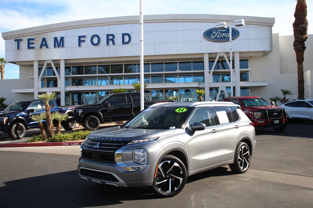 Used 2022 Mitsubishi Outlander SEL FWD image 2