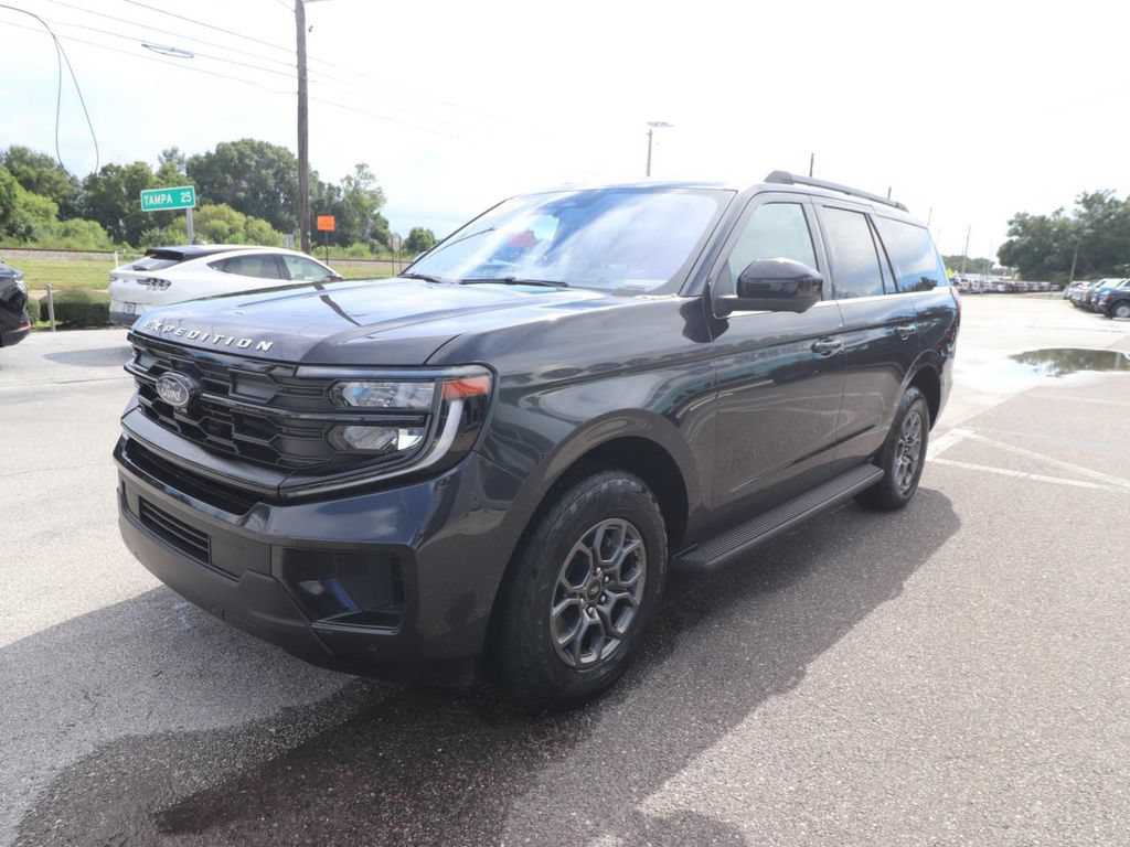 Certified 2025 Ford Expedition Active RWD image 5