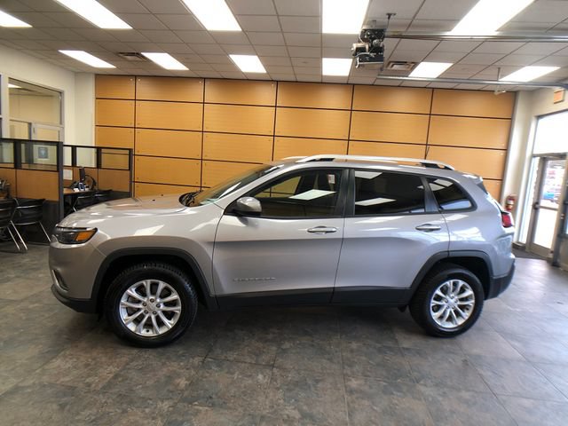 Used 2020 Jeep Cherokee Latitude w/ Cold Weather Group AWD/4WD image 4