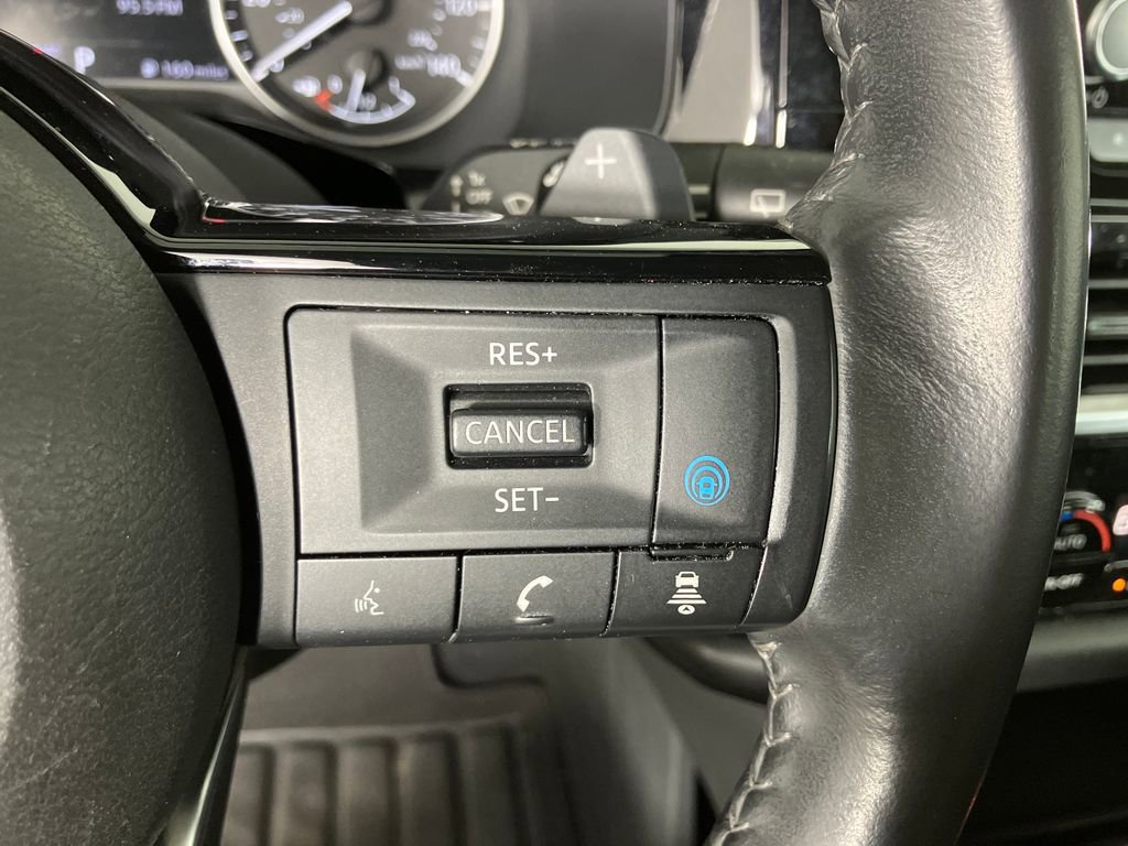 Used 2022 Nissan Pathfinder SV w/ SV Premium Package image 18